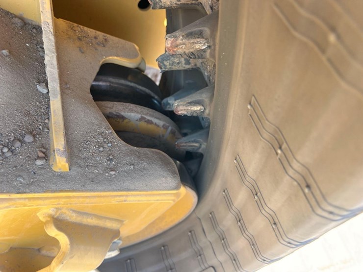 2024-caterpillar-255-skid-steer-image-26