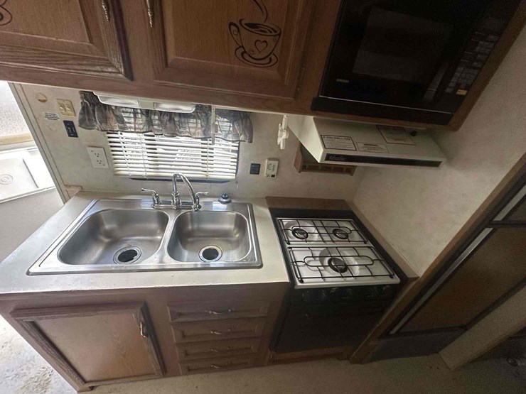 sportsmen-camper-trailer-image-16