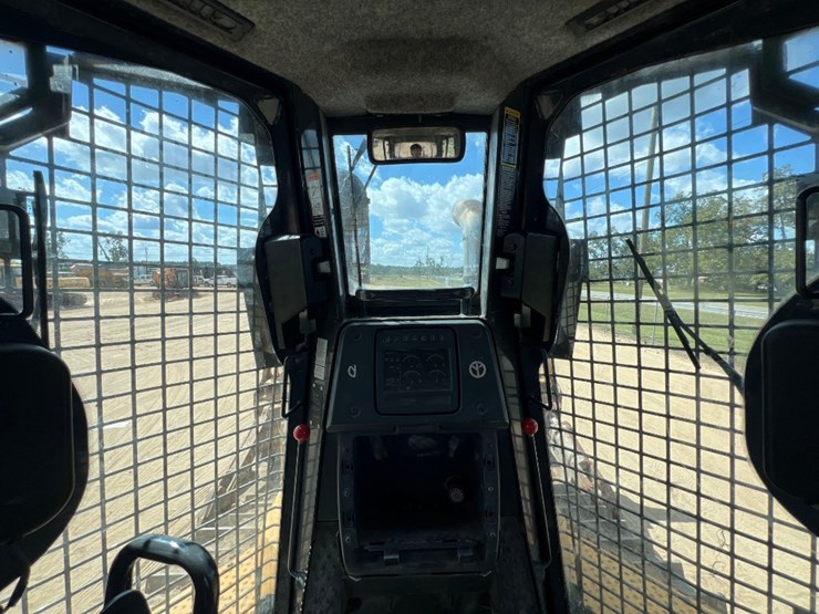 2015-deere-1050k-image-46