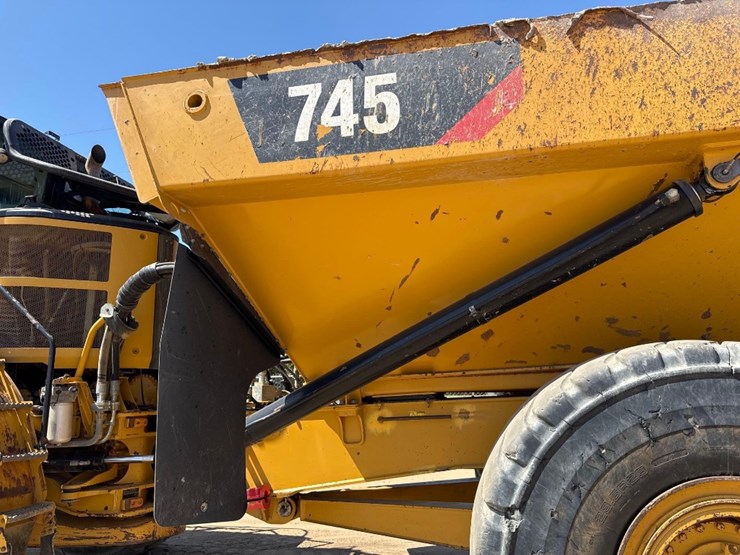 2019-caterpillar-745-image-16