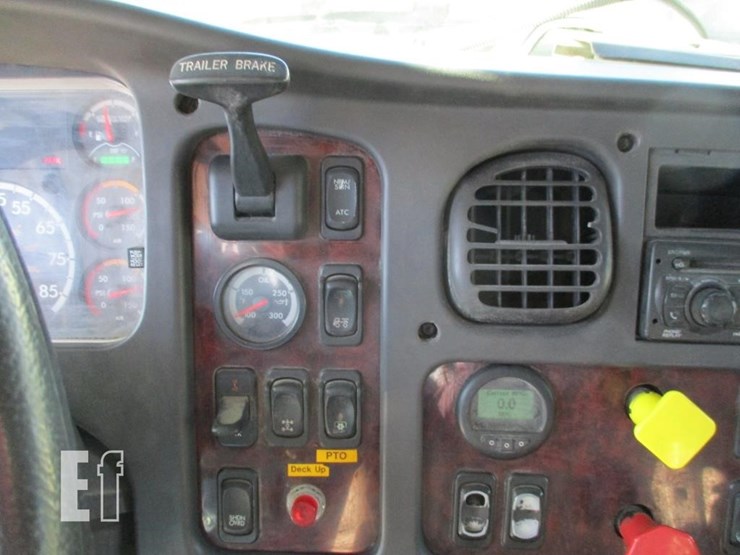 2016-freightliner-114sd-image-11