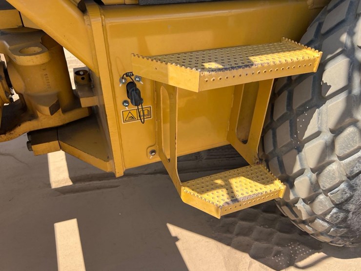 2019-caterpillar-cs44b-image-12