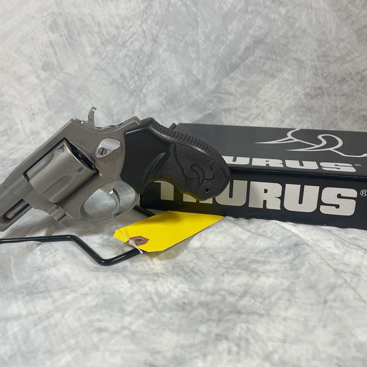 #4820 • Taurus Model 85 38 SPL Revolver, SN: IS36555