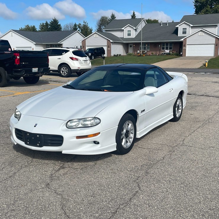 #6877 • 2000 Chevy Camaro Z28 (Has WI Title) (Neenah, WI)
