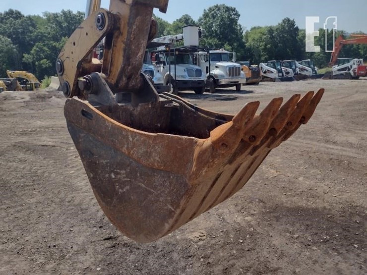 2004-caterpillar-420d-image-33