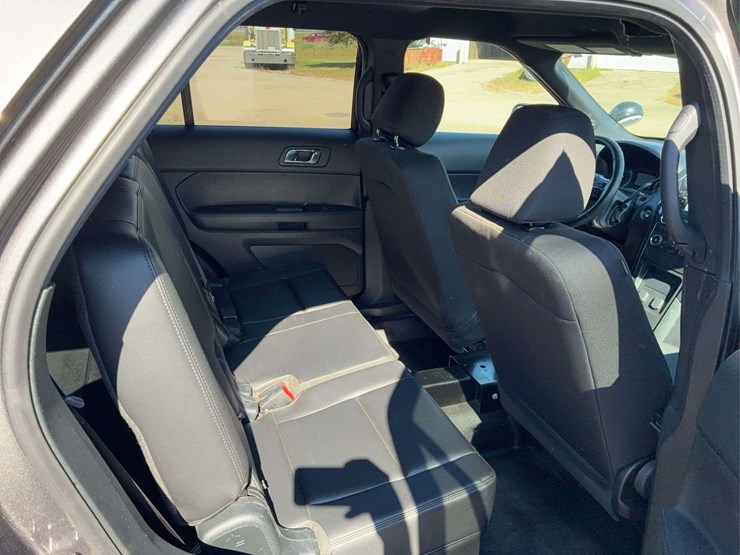 2017-ford-explorer-image-19