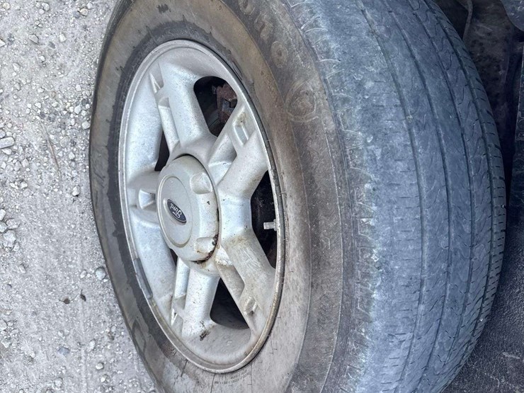 2005-ford-explorer-image-25