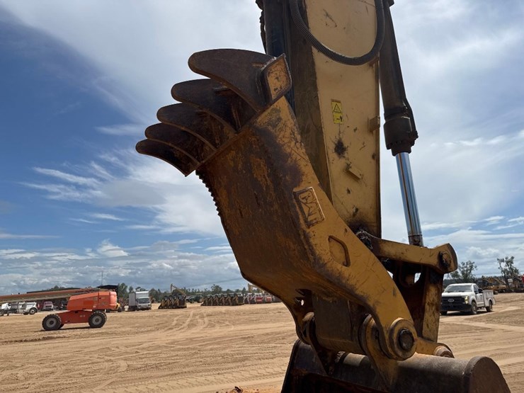 2014-caterpillar-324el-image-23