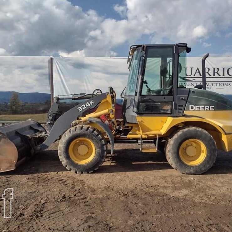 2015 DEERE 324K
