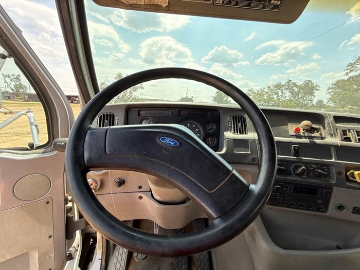 1997-ford-boom-truck-image-27