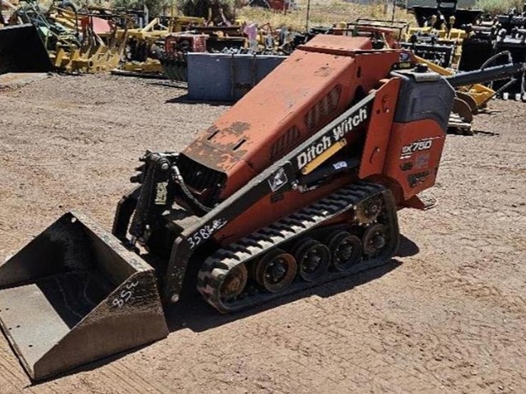 2014-ditch-witch-sk750-image-2