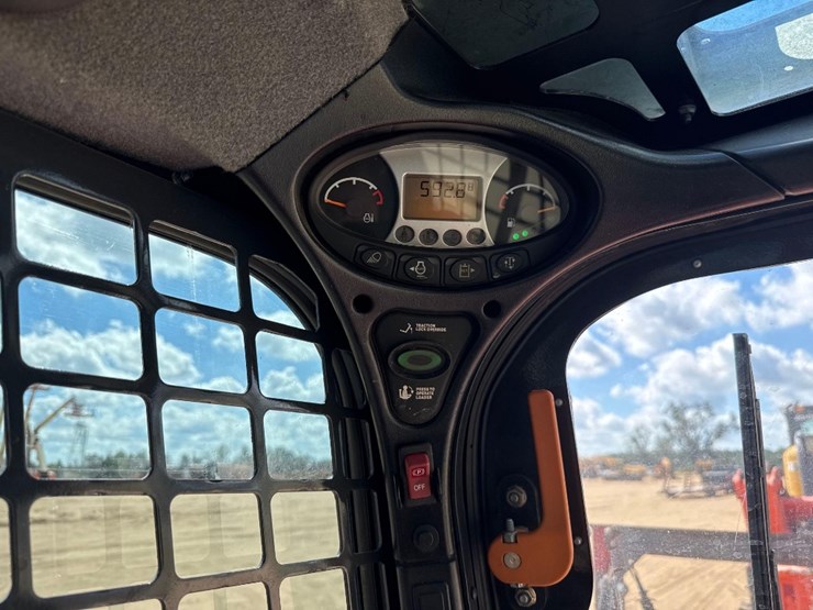 2021-bobcat-t870-image-29