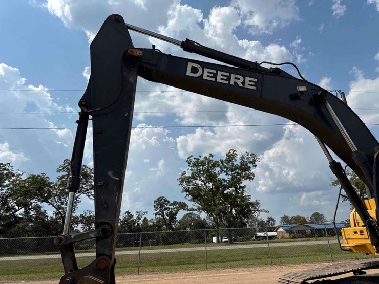 2015-deere-250g-lc-image-25