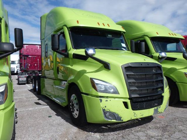 2023-freightliner-cascadia-126-image-3