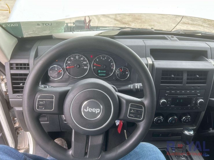 2012-jeep-liberty-image-14