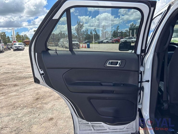 2018-ford-explorer-image-18
