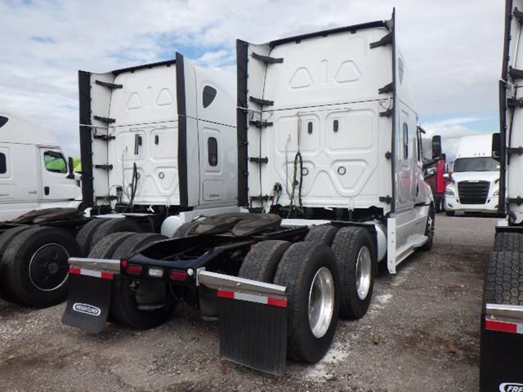 2024-freightliner-cascadia-126-image-6