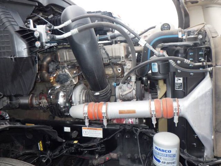 2024-freightliner-cascadia-126-image-16