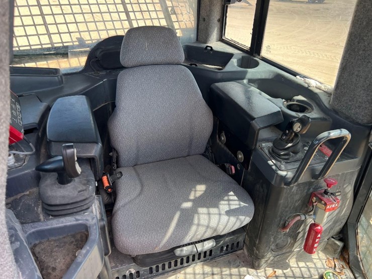 2015-deere-1050k-image-38
