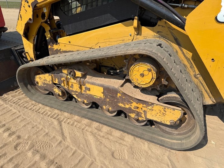 2020-caterpillar-259d3-image-10