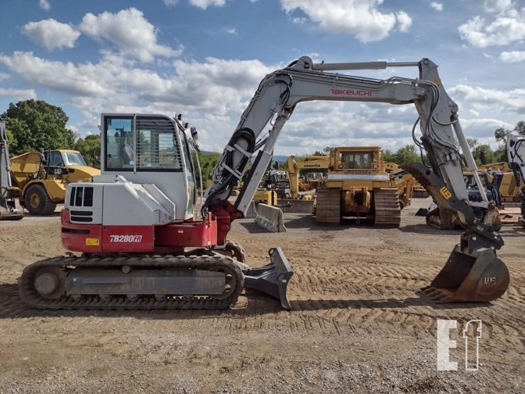 2023-takeuchi-tb280fr-image-3