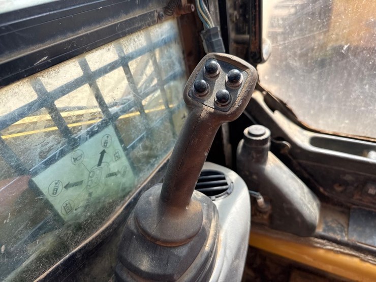 2012-caterpillar-259b3-image-24