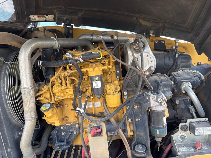 2016-caterpillar-tl642d-image-14