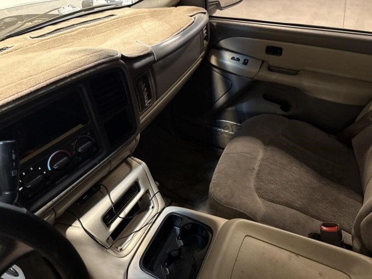 2001-chevrolet-tahoe-image-22