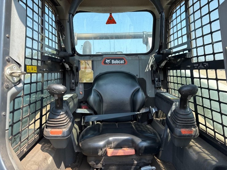 2020-bobcat-t76-image-24