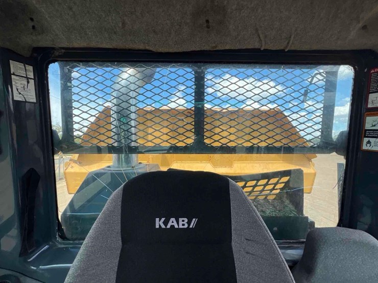 2014-deere-250d-image-35