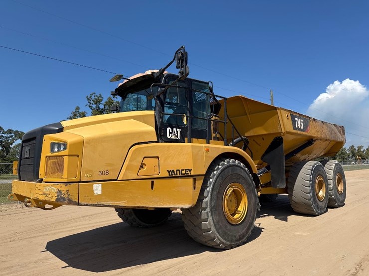 2019-caterpillar-745-image-2