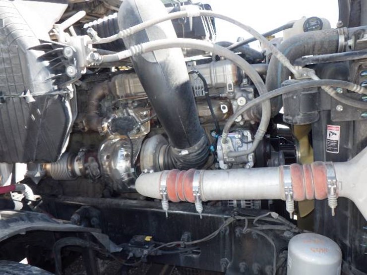 2022-freightliner-cascadia-126-image-19