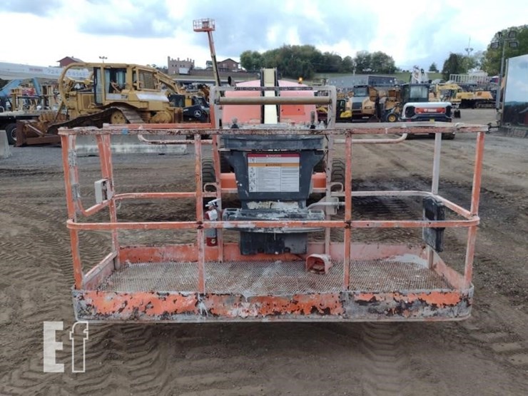 2016-jlg-400s-image-2