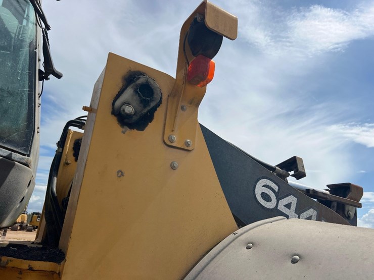 2012-deere-644k-image-21