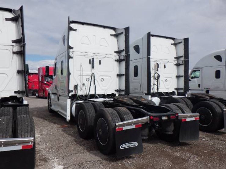 2024-freightliner-cascadia-126-image-10