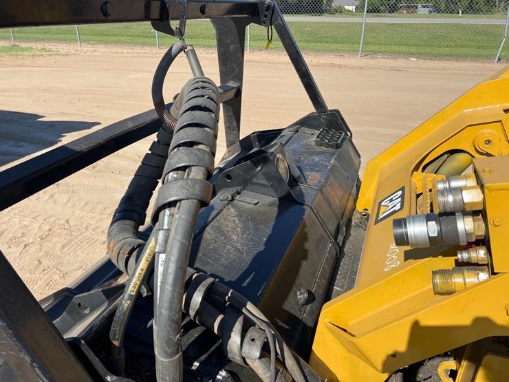 2019-caterpillar-299d2-xhp-image-19