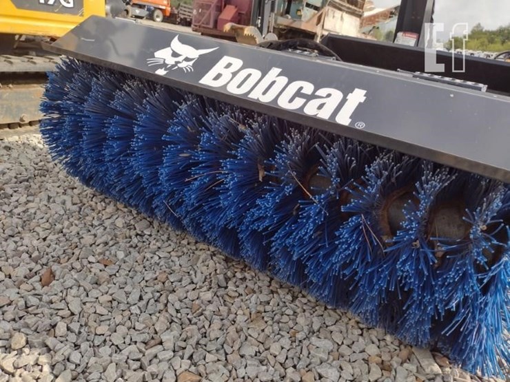 19-bobcat-48-in-angle-broom-image-3