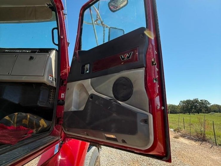 2020-western-star-4900sb-image-18