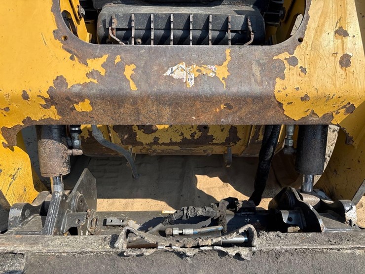 2020-caterpillar-259d3-image-22