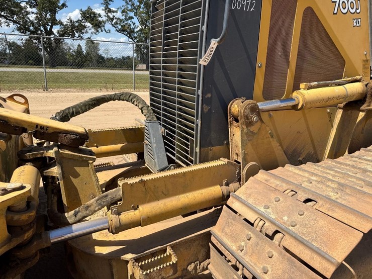 2007-deere-700j-xlt-image-19