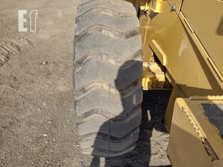 2003-deere-444h-image-22