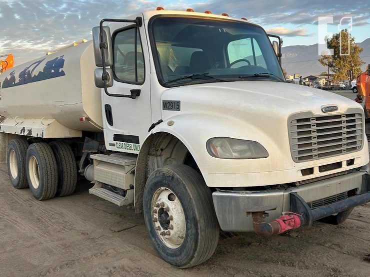 2012-freightliner-business-class-m2-106-image-1