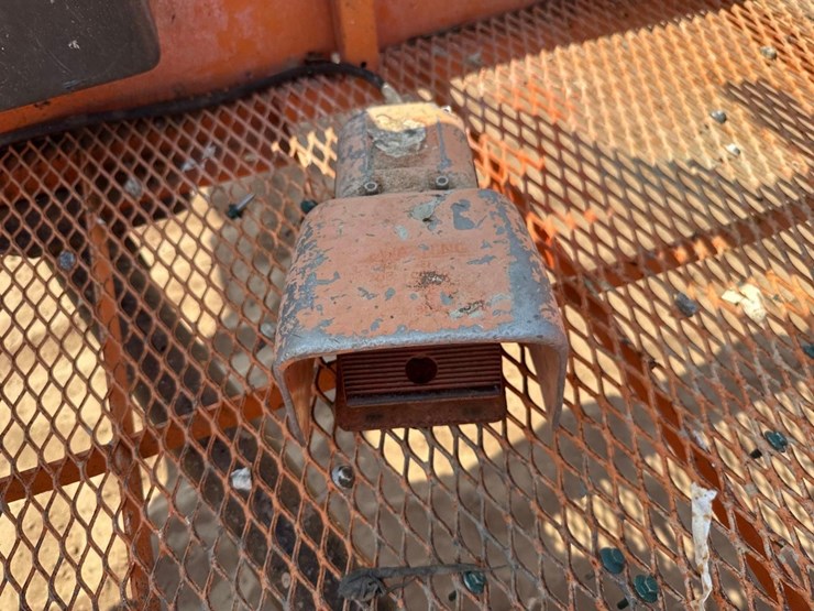 2008-jlg-800s-image-23