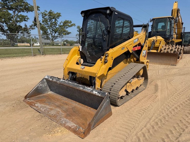 2023-caterpillar-259d3-image-2