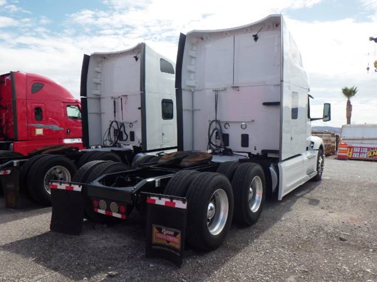 2023-peterbilt-579-image-4