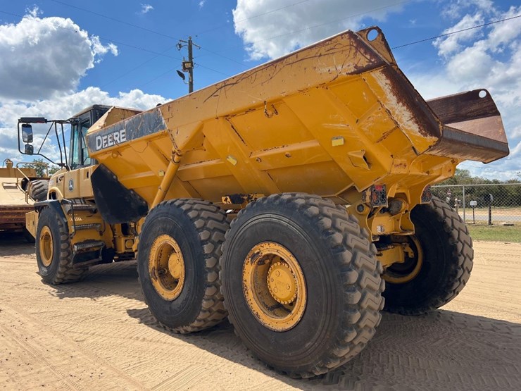 2014-deere-250d-image-2