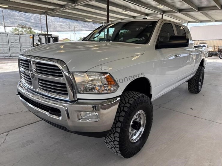 2015-ram-2500-slt-image-4
