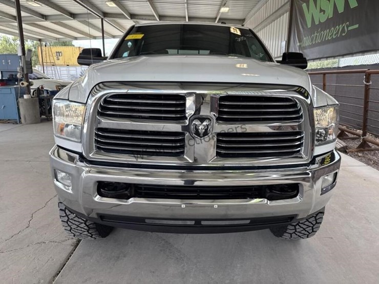 2015-ram-2500-slt-image-3