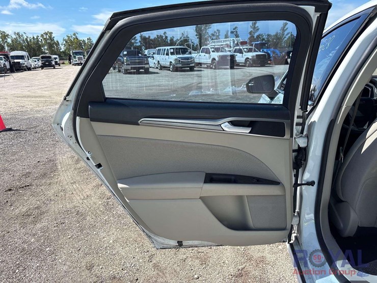 2018-ford-fusion-hybrid-sedan-image-17
