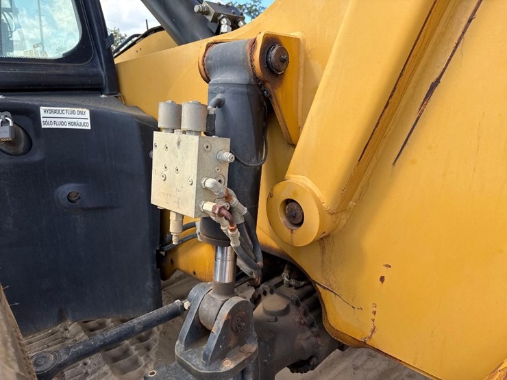 2016-caterpillar-tl642d-image-13